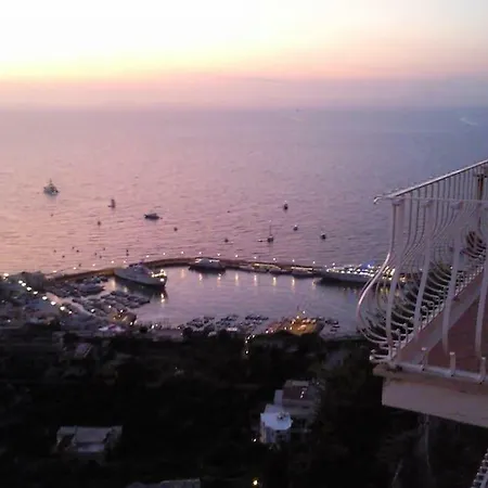 Luxury Flat At 50mt From Piazzetta,best View Capri